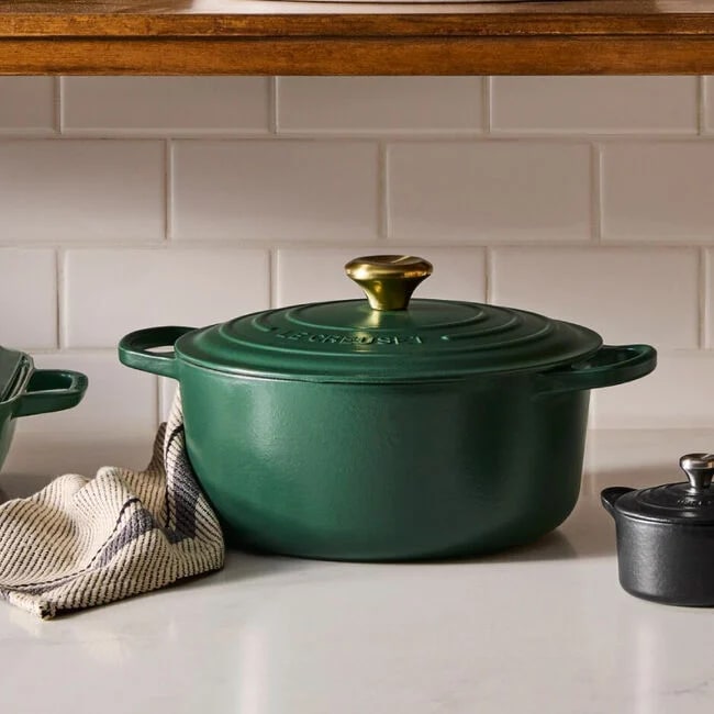 Le Creuset — Signature Round Dutch Oven — view 3